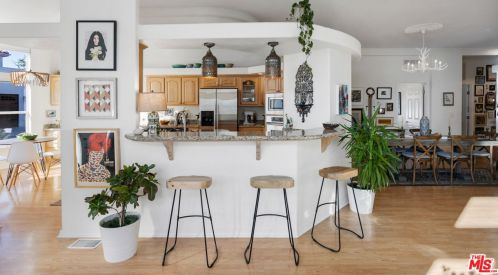 154 Navajo Ln, Topanga CA  90290-4451 exterior