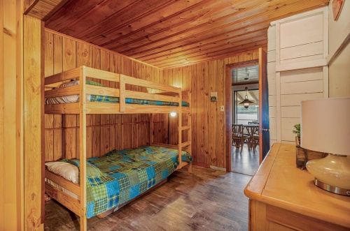 44 Roberts Cove Rd, Wakefield NH  03872-4741 exterior