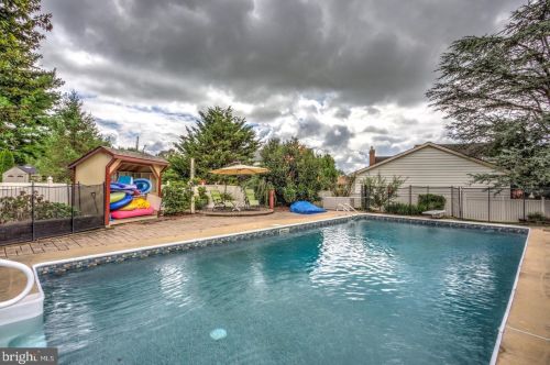 1188 Marie Ave, Ephrata PA  17522-1524 exterior