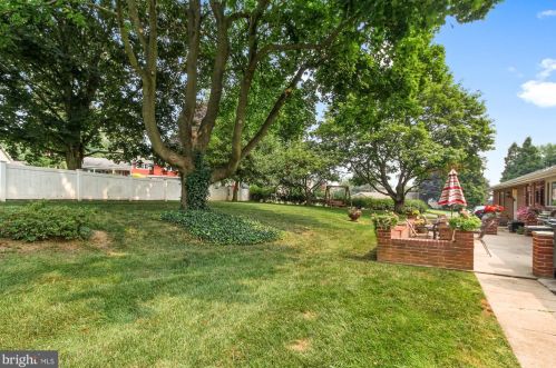 125 Dixie Dr, Red Lion PA  17356-1110 exterior