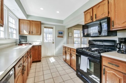 17 Essex Rd, Maplewood NJ 07040-2338 exterior