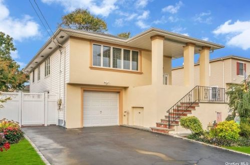 685 Roosevelt Ave, North Lindenhurst, NY 11757-5845
