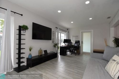 8421 17 Ct, Hollywood FL 33028 exterior