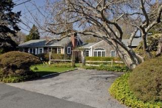 18 Marley Ln, East Hampton NY  11937-2637 exterior