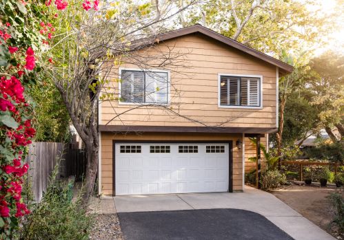 1240 Yanonali St, Santa Barbara, CA 93103-2708