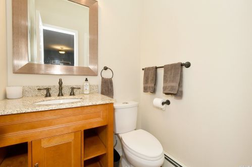 48 Lake St, North Lindenhurst NY  11757-5815 exterior