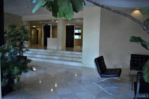 1375 River Rd, Edgewater NJ 07020-1518 exterior