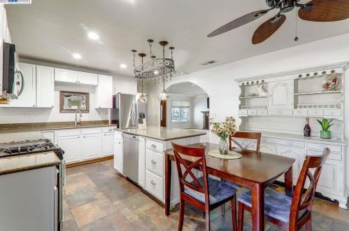 15776 Via Regio, San Lorenzo, CA 94580-1516