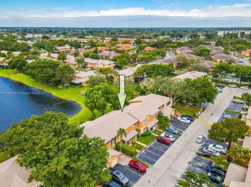 440 103rd Ter, Hollywood FL  33026-5994 exterior