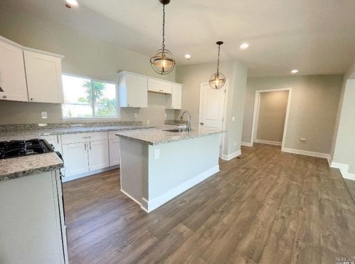 648 Leo Dr, Santa Rosa, CA 95407-7485