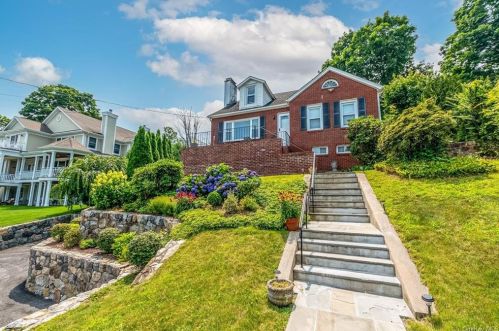 29 Senior Ave, Mahopac, NY 10541-4740