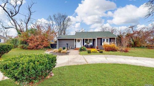 1448 Lombardy Blvd, Bayshore, NY 11706-4037