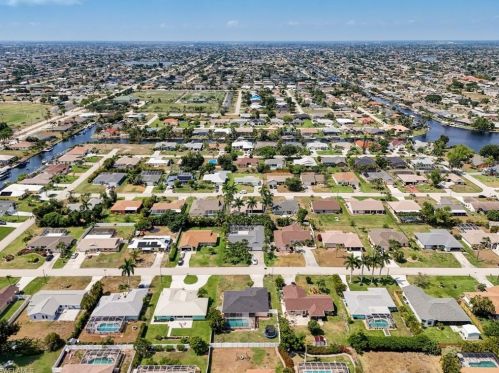 230 43rd Ter, Cape Coral FL  33904-8425 exterior