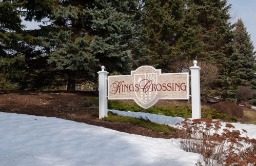 7755 Kings Crossing Way, Thiensville, WI 53097-1936