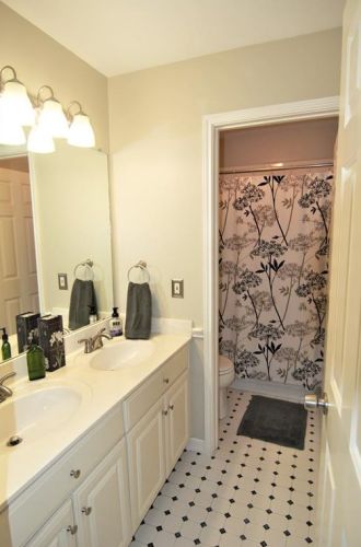 2012 Shumard Ln, Lewisville TX  75028-7621 exterior