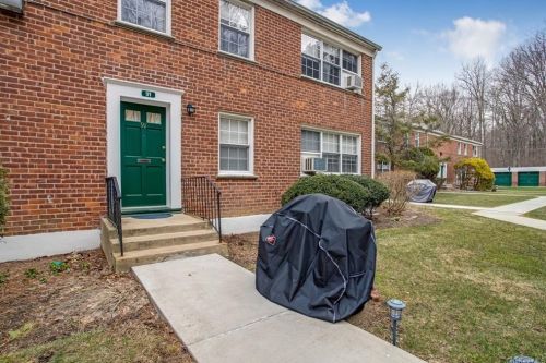 3 Fieldstone Dr, Hartsdale, NY 10530-1510