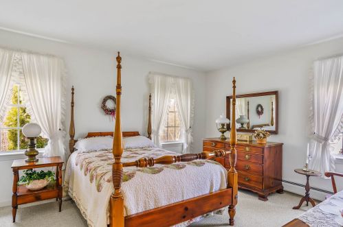 24 Briallia Cir, Newmarket NH  03857-2194 exterior