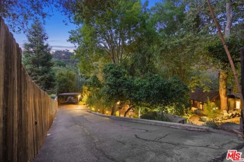 204 Topanga Canyon Blvd, Topanga CA  90290-3837 exterior