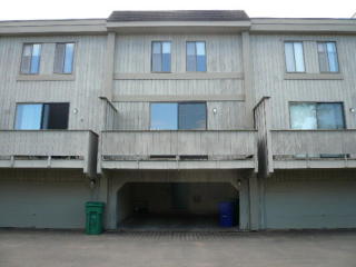 19 Scott Dr, Bloomfield CT  06002-3017 exterior