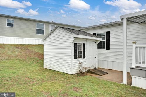 910 Dogwood St, Smithville PA  17560-9692 exterior