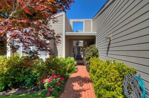 13 Alverno Ct, Redwood City CA  94061-1825 exterior