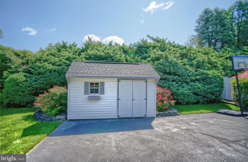 475 Woodcrest Dr, Navy Sup Dpt PA 17050-6854 exterior