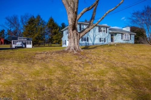 1 Mountain View Dr, Wantage NJ  07461-3032 exterior