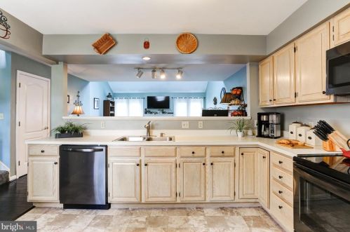 1046 Country Hill Dr, Harrisburg PA  17111-4655 exterior