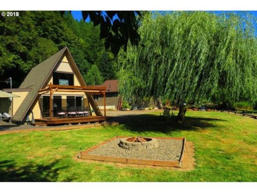 10252 Lakeview Dr, Westport, OR 97016-7305