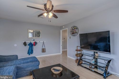 107 8th St, Laurel DE  19956-1401 exterior