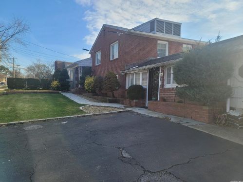 18 3rd St, New Hyde Park NY  11040-4410 exterior