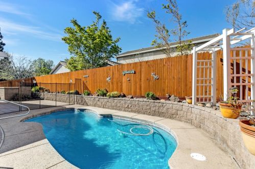 9247 Brown Rd, Elk Grove CA  95624-3917 exterior