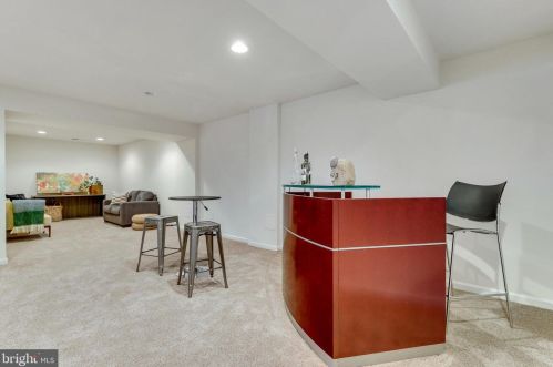 11 Broad Way, Lovettsville VA  20180-8608 exterior