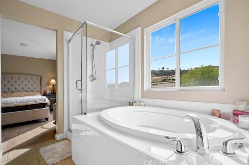 19920 Holly Dr, Santa Clarita CA  91350-3698 exterior