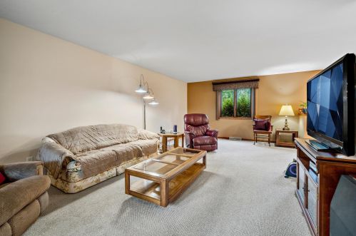 301 Lincoln Ave, Mukwonago, WI 53149-1214