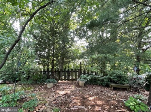 16017 Crest Dr, Woodbridge, VA 22191-4212