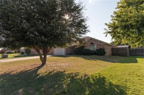 325 Wintergreen Ct, Weatherford, TX 76085-3637