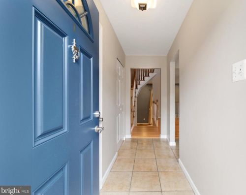 2356 Horseferry Ct, Herndon VA 20191-2733 exterior