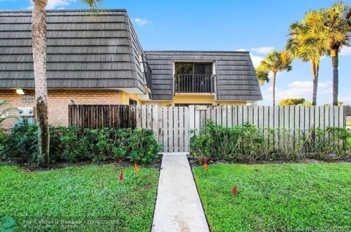 3901 39th Way, West Palm Beach, FL 33407-6801