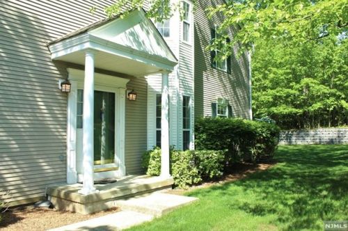 554 Adirondack Ct, Mahwah NJ  07430-2743 exterior