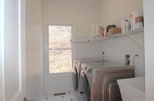 86 Blanket Mdw Rd, Upper Stepney CT 06468-1095 exterior