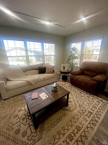 172 Pear Ln, Santa Rosa CA  95407-7662 exterior