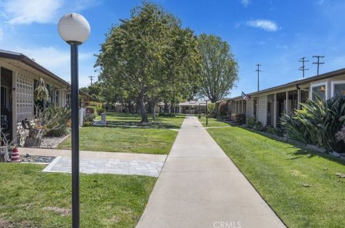 13361 El Dorado Dr, Seal Beach CA  90740-6801 exterior