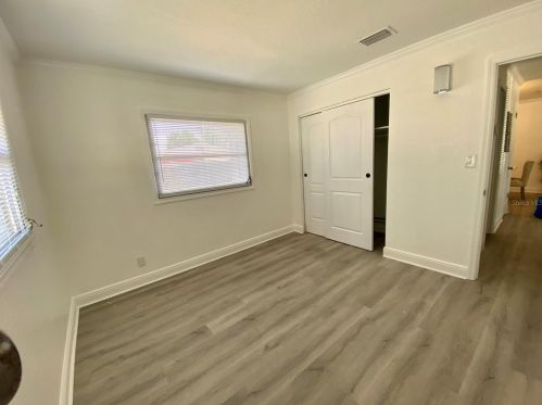 9681 Park Lake Dr, Pinellas Park FL  33782-3561 exterior