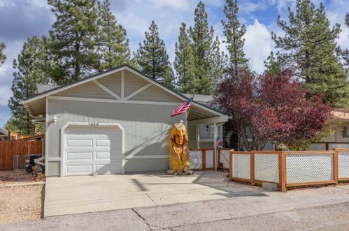 1048 Hemlock Ln, Big Bear City, CA 92314-9694