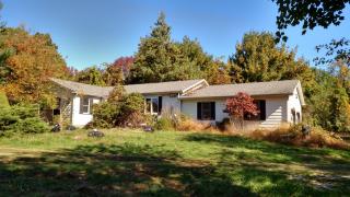 2 Hawk Ridge Rd, Hampton, NJ 08827-2511