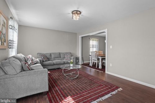 3027 Byberry Rd, Philadelphia PA  19154-1842 exterior