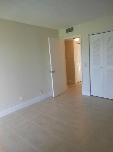 919 Meadows Cir, Boynton Beach FL  33436-8929 exterior
