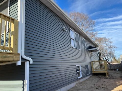 105 Salina St, Providence, RI 02908-1750