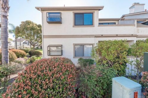 3650 Avocado Village Ct, La Mesa, CA 91941-7365